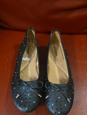 WHIT Black Laser-Cut Ballet Flats with Bow Accent